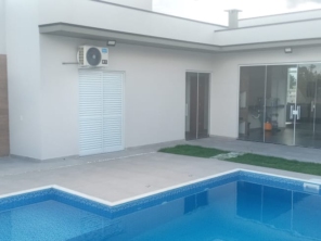 Foto de Joel Pereira Silva Construtor em Ninho Verde I Eco Residence, SP por Solutudo
