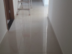 Foto de Joel Pereira Silva Construtor em Ninho Verde I Eco Residence, SP por Solutudo