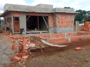 Foto de Joel Pereira Silva Construtor em Ninho Verde I Eco Residence, SP por Solutudo