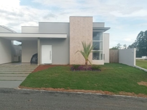 Foto de Joel Pereira Silva Construtor em Ninho Verde I Eco Residence, SP por Solutudo