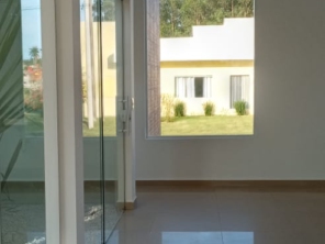 Foto de Joel Pereira Silva Construtor em Ninho Verde I Eco Residence, SP por Solutudo