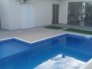 Foto de Joel Pereira Silva Construtor em Ninho Verde I Eco Residence, SP por Solutudo