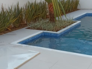 Foto de Joel Pereira Silva Construtor em Ninho Verde I Eco Residence, SP por Solutudo