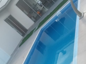 Foto de Joel Pereira Silva Construtor em Ninho Verde I Eco Residence, SP por Solutudo