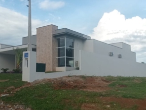 Foto de Joel Pereira Silva Construtor em Ninho Verde I Eco Residence, SP por Solutudo