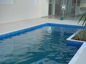 Foto de Joel Pereira Silva Construtor em Ninho Verde I Eco Residence, SP por Solutudo