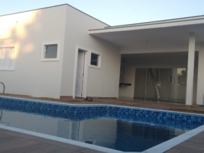 Foto de Joel Pereira Silva Construtor em Ninho Verde I Eco Residence, SP por Solutudo