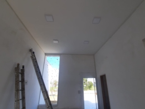 Foto de Joel Pereira Silva Construtor em Ninho Verde I Eco Residence, SP por Solutudo