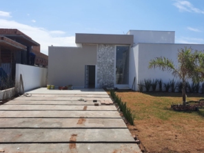 Foto de Joel Pereira Silva Construtor em Ninho Verde I Eco Residence, SP por Solutudo