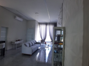 Foto de Joel Pereira Silva Construtor em Ninho Verde I Eco Residence, SP por Solutudo