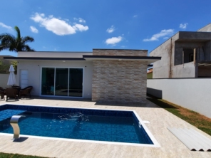 Foto de Joel Pereira Silva Construtor em Ninho Verde I Eco Residence, SP por Solutudo