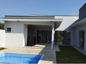 Foto de Joel Pereira Silva Construtor em Ninho Verde I Eco Residence, SP por Solutudo