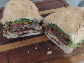 Foto de Tutti Burger em Pederneiras, SP por Solutudo
