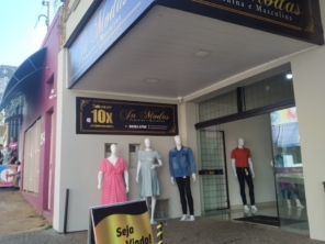 Foto de Elegante Moda Social e Casual em São Manuel, SP por Solutudo