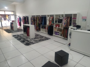 Foto de Elegante Moda Social e Casual em São Manuel, SP por Solutudo
