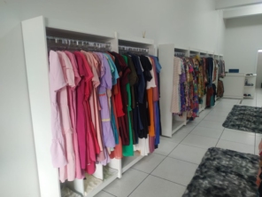 Foto de Elegante Moda Social e Casual em São Manuel, SP por Solutudo