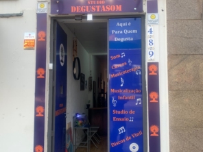 Foto de Studio Degustasom em Atibaia, SP por Solutudo