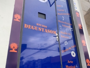 Foto de Studio Degustasom em Atibaia, SP por Solutudo