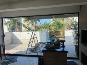 Foto de Vidraçaria e Esquadria - Itaqui Vidros em Matinhos, PR por Solutudo