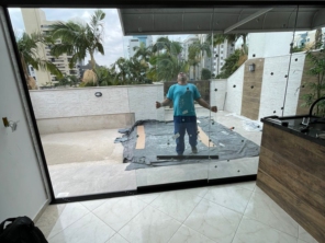 Foto de Vidraçaria e Esquadria - Itaqui Vidros em Matinhos, PR por Solutudo