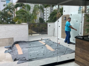 Foto de Vidraçaria e Esquadria - Itaqui Vidros em Matinhos, PR por Solutudo
