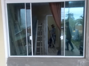 Foto de Vidraçaria e Esquadria - Itaqui Vidros em Matinhos, PR por Solutudo