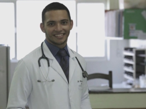 Foto de Dr. Tárcio Luis Azevedo de Oliveira em Nova Serrana, MG por Solutudo