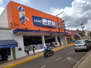 Foto de Lojas CEM F053 em Santa Cruz do Rio Pardo, SP por Solutudo