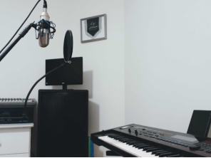 Foto de Escritório Musical La Cerimoniè em Pederneiras, SP por Solutudo