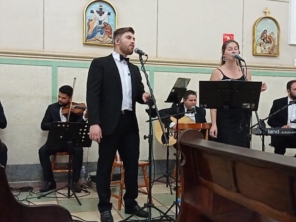 Foto de Escritório Musical La Cerimoniè em Pederneiras, SP por Solutudo