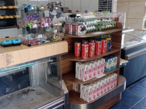 Foto de Padaria e mercearia tropical em Pederneiras, SP por Solutudo