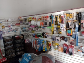 Foto de Padaria e mercearia tropical em Pederneiras, SP por Solutudo