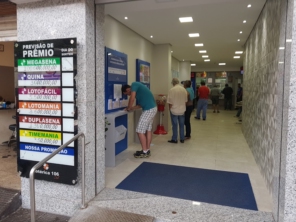 Foto de Casa Lotérica 106 Sul em Brasília, DF por Solutudo