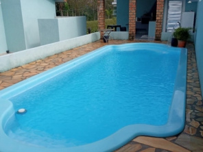 Foto de Márcio Piscinas e Jardim em Ninho Verde II Eco Residence, SP por Solutudo