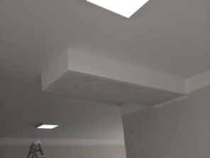 Foto de Milcsol Soluções Elétricas em Ninho Verde II Eco Residence, SP por Solutudo