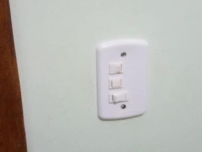 Foto de Milcsol Soluções Elétricas em Ninho Verde II Eco Residence, SP por Solutudo