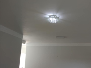 Foto de Milcsol Soluções Elétricas em Ninho Verde II Eco Residence, SP por Solutudo