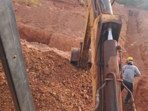 Foto de Lindembeg Serviços de Retroescavadeira em Patos de Minas, MG por Solutudo