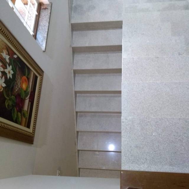 Escada no Granito Branco Siena