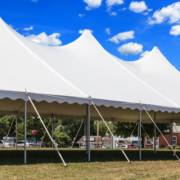 Tendas para feiras e eventos ajudam a criar espaços versáteis em Assis