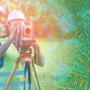 Qual é a diferença entre topografia e georreferenciamento?