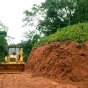 Terreno em declive: o que avaliar antes de começar uma obra?