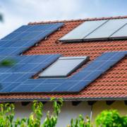 Tipos de painéis solares: Qual é o melhor para sua casa?