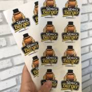 Como os adesivos personalizados podem ajudar no marketing do seu negócio: Ideias criativas.