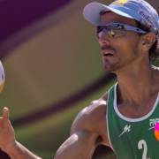 Campeão olímpico de vôlei de areia Emanuel Rego estará no Sesc Birigui no domingo (26)