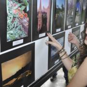 Cartões postais de Botucatu em exposição no Shopping