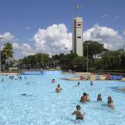 Quer passar o carnaval na piscina, mas não é associado a nenhum clube? O Sesi é opção