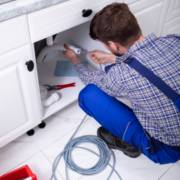 Conheça as vantagens de contratar uma desentupidora