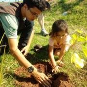 Evento voltado à recuperação do meio-ambiente planta cerca de 70 mudas em Marília