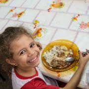 Projeto municipal "Minha escola tem comida saudável" incentiva agricultura familiar mariliense
